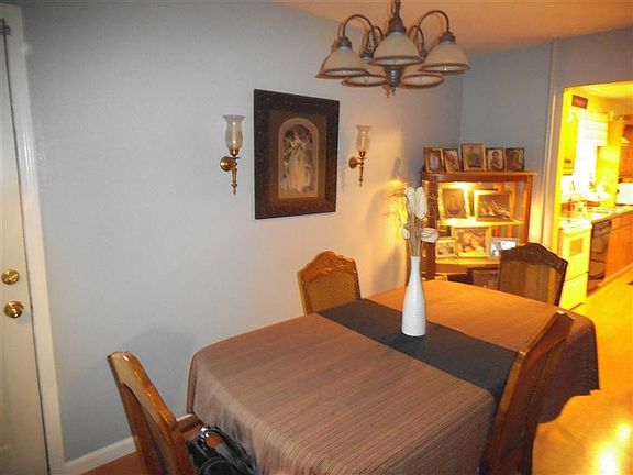4th image of 211 Alstead Dr