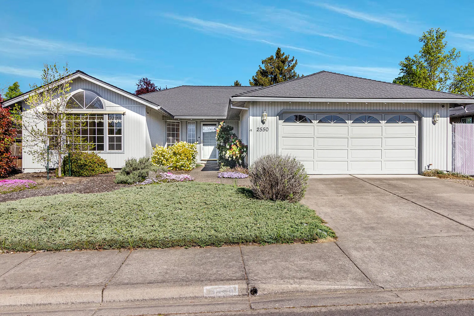 2550 Powell St photo 1