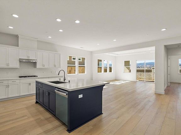 3rd image of 2112 White Oak Dr