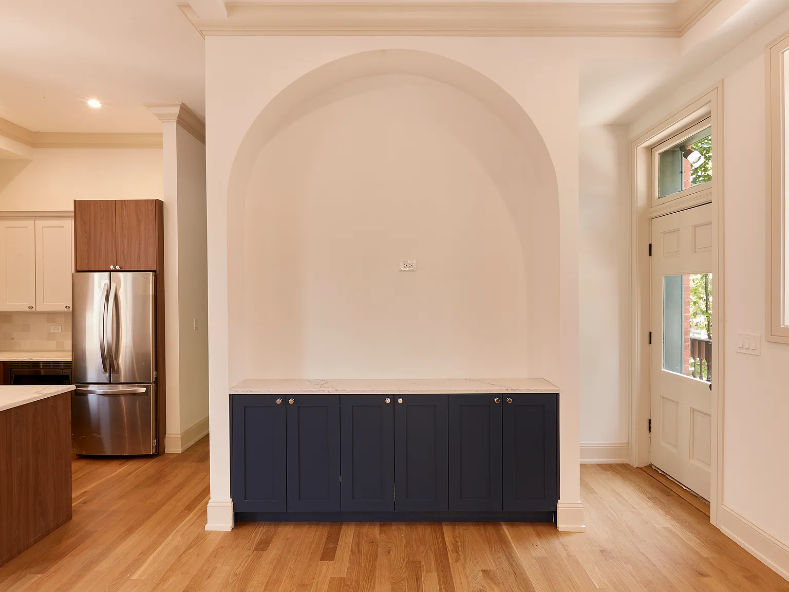 3 bed, 1200 sqft, $5,150 — Photo 2
