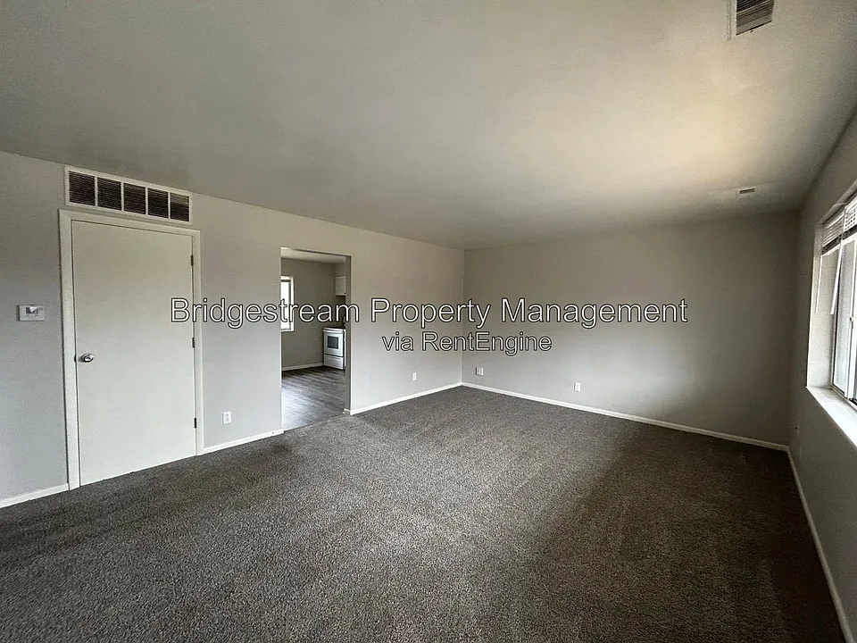 7837 N Main St #6