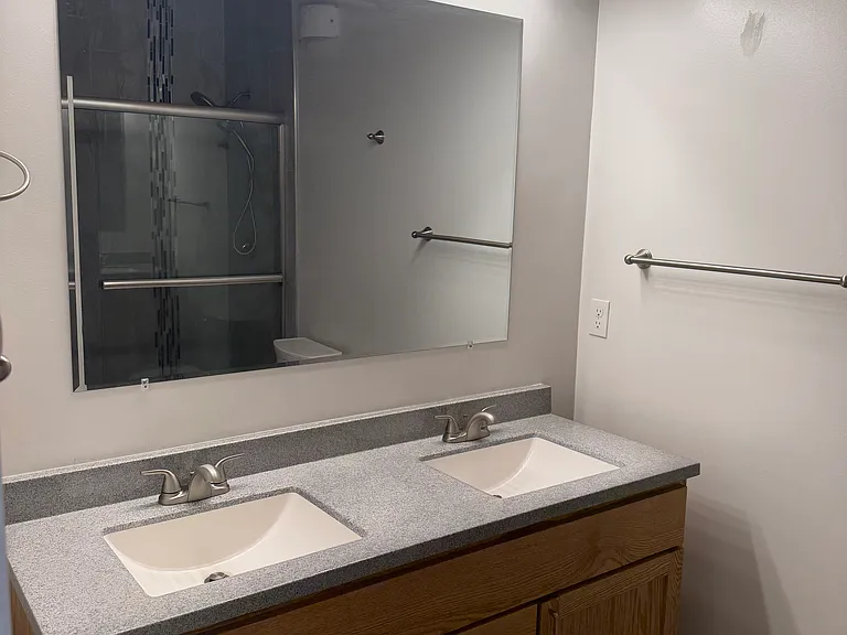2402 Floral Hill Dr — Photo 12