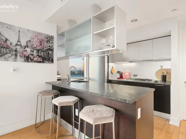 350 West 42nd Street image 6 of 19