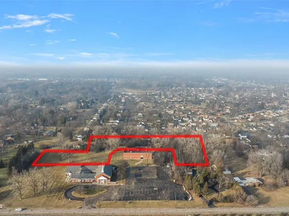 30330 Schoolcraft Rd, Livonia, MI 48150