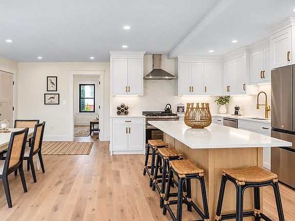 5th image of 13 Hammond St #1