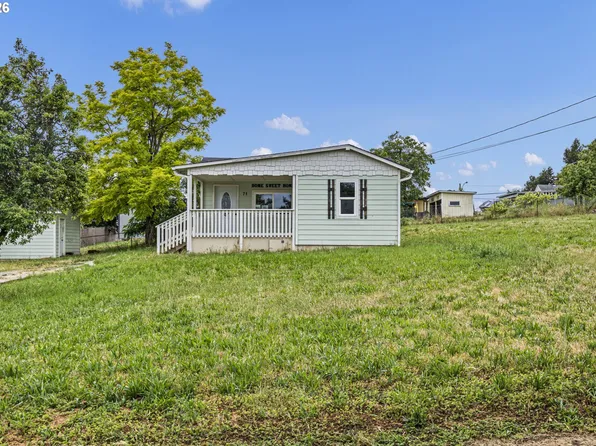 71 SE Ronald St, Winston, OR 97496