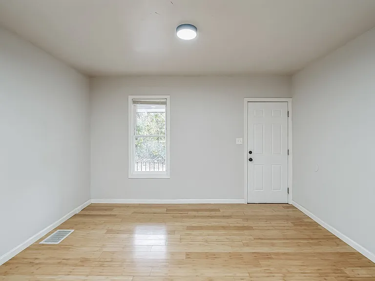 5328 Glenmore Ave — Photo 3