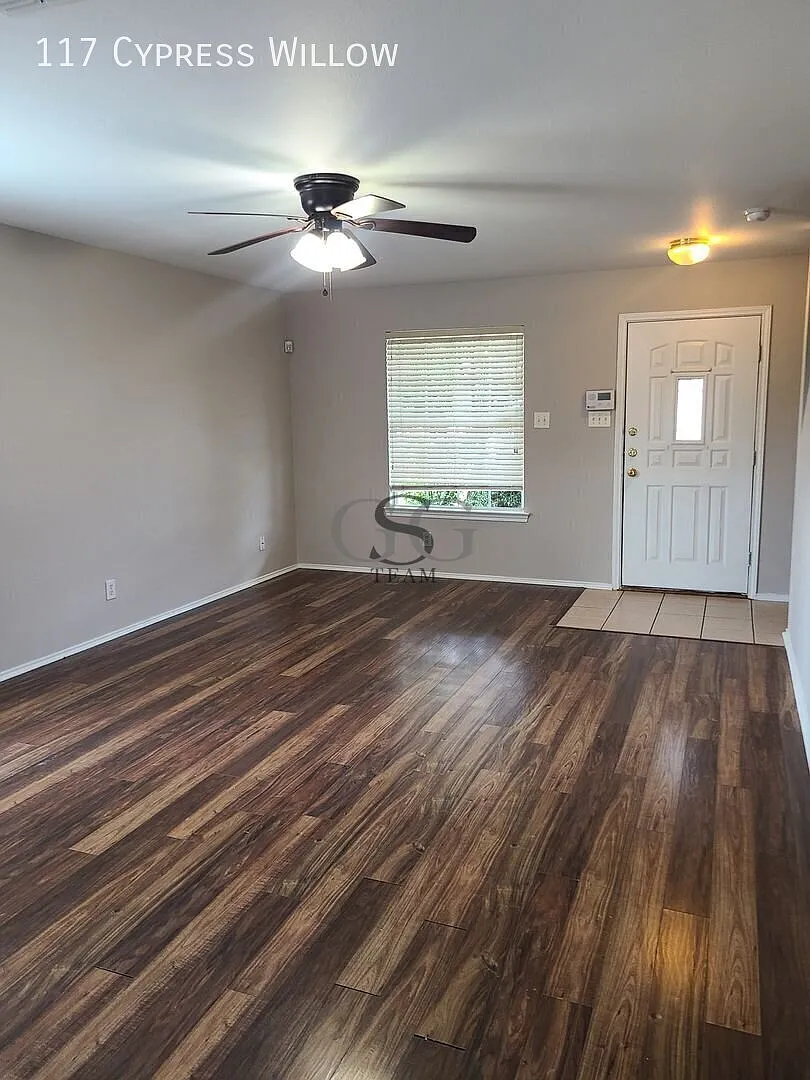 Beautiful 3/2.5 home in Cibolo w/a covered patio! — Photo 3