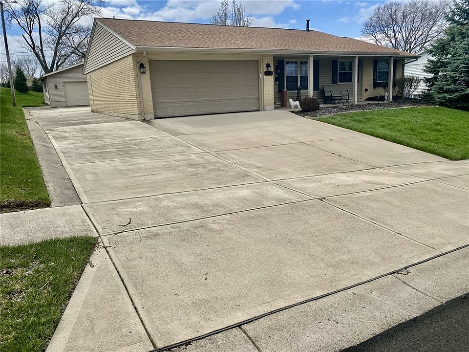 1st image of 192 Golfwood Dr