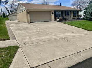 192 Golfwood Dr, Dayton, OH 45449