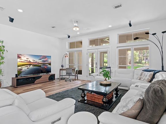 4th image of 24 Captiva Cir