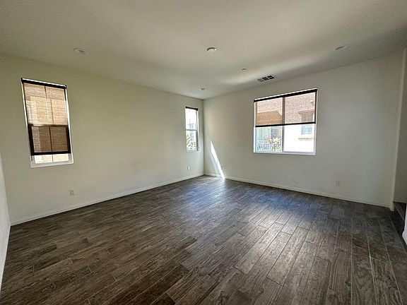 4th image of 711 Banyan Way