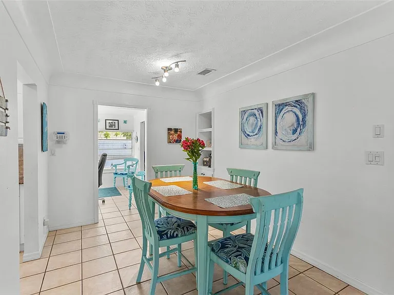 2082 Orchid St — Photo 5