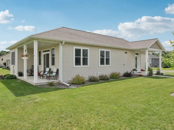 104 Oakview Dr, Rio, WI 53960