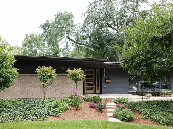 916 Ray St, Geneva, IL 60134