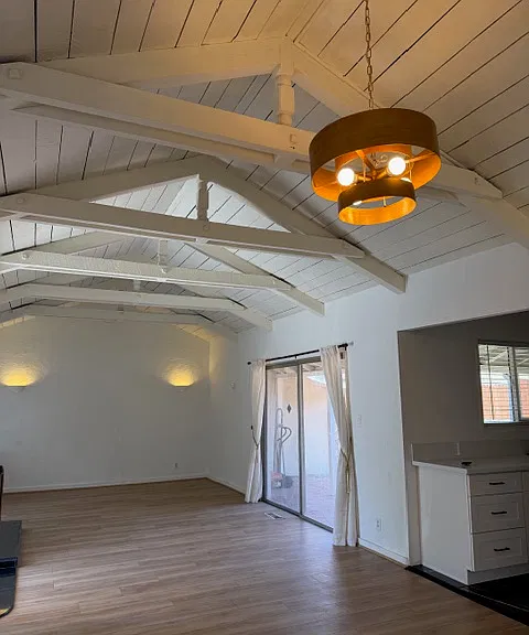 418 S Clark Dr — Photo 1