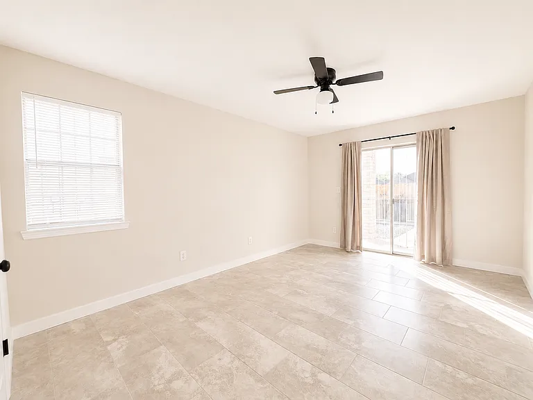 1804 Oasis Dr #302 — Photo 4
