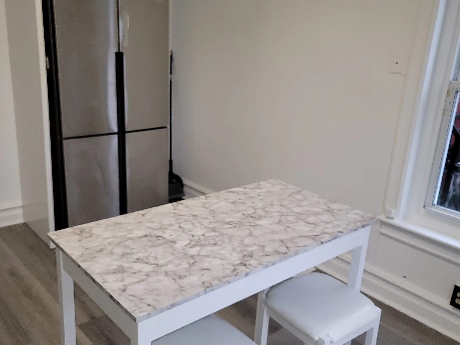 1 bed, 910 sqft, $1,350 — Photo 4