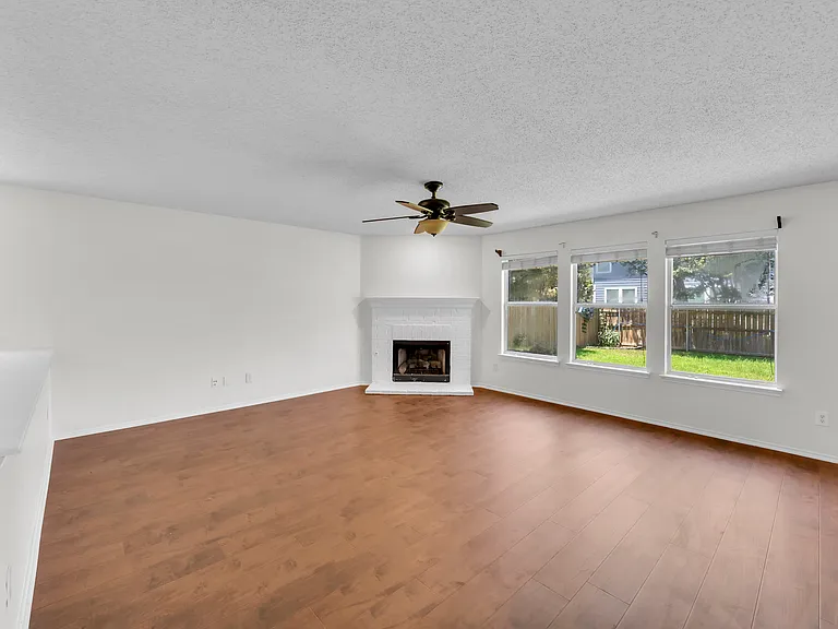 13221 Elmhurst Dr — Photo 11