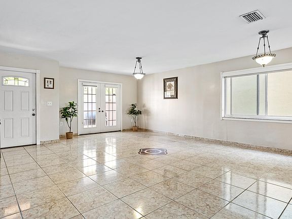 2nd image of 940 SW 96TH Avenue