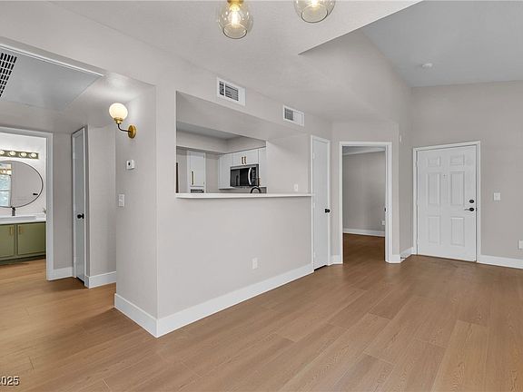 3rd image of 1150 N Buffalo Dr APT 2025