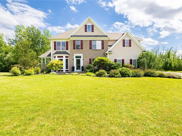 48 Helmsford Way, Penfield, NY 14526