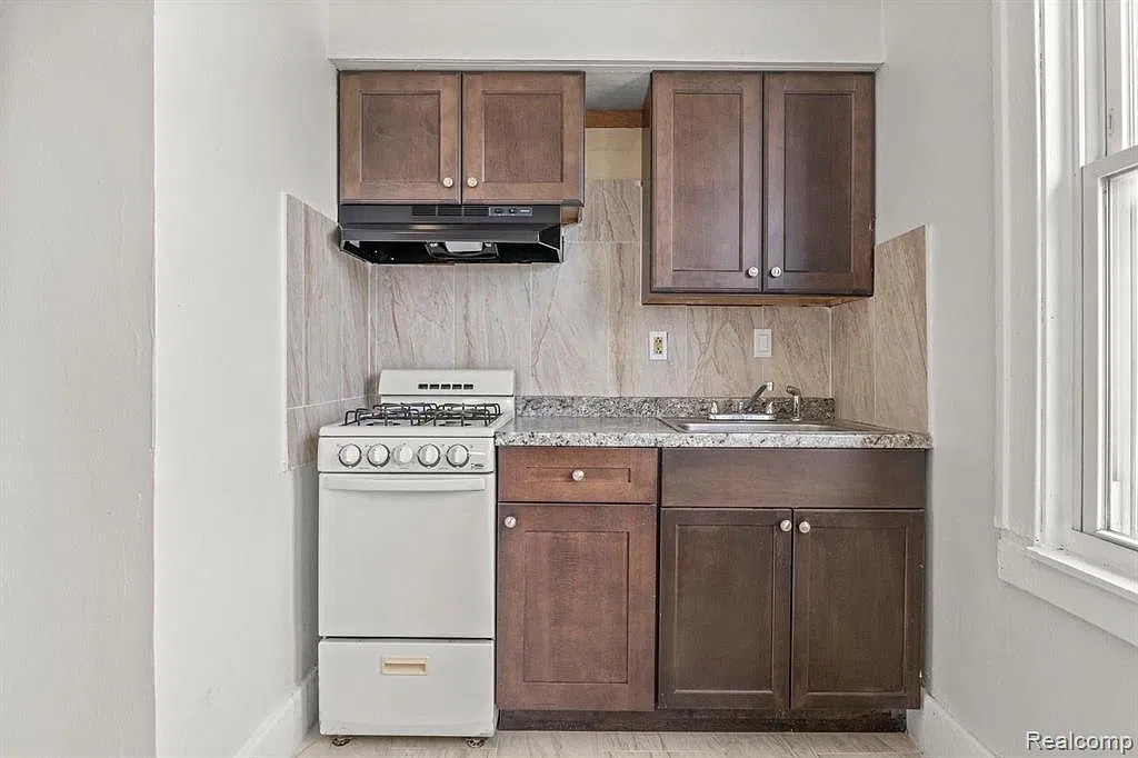 1 bed, 3402 sqft, $1,100 — Photo 2