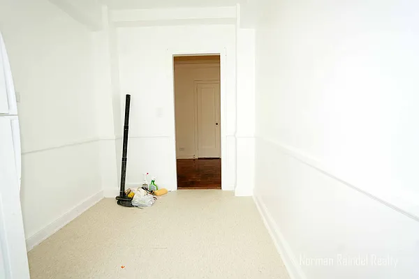 Rented by Norman Raindel, LREB | media 17