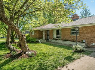 20 Grand Circle Dr, Maryland Heights, MO 63043