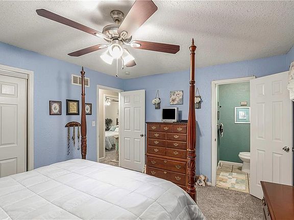 4th image of 706 NE Magellan Ave