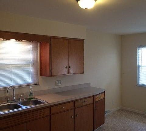 2nd image of 1823 S Champion Ave