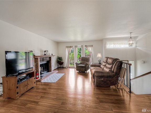 4th image of 20704 119th Street Ct E