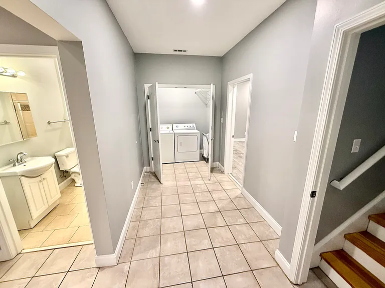 2041 English Ln — Photo 37