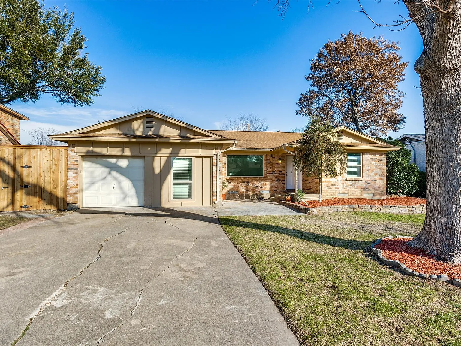 4 bed, 1760 sqft, $3,200 — Photo 2