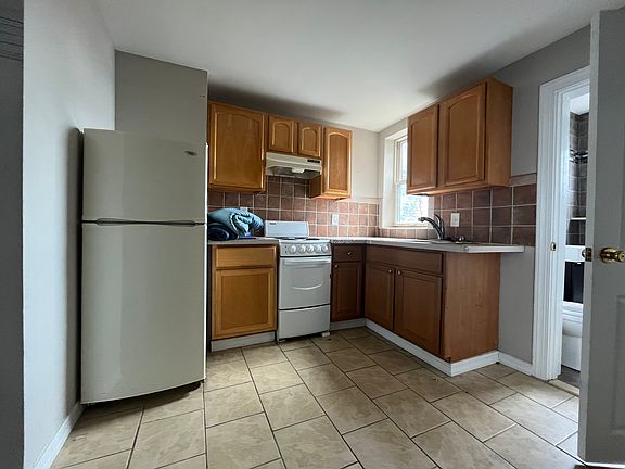 2nd image of 1718 Snyder Ave #3