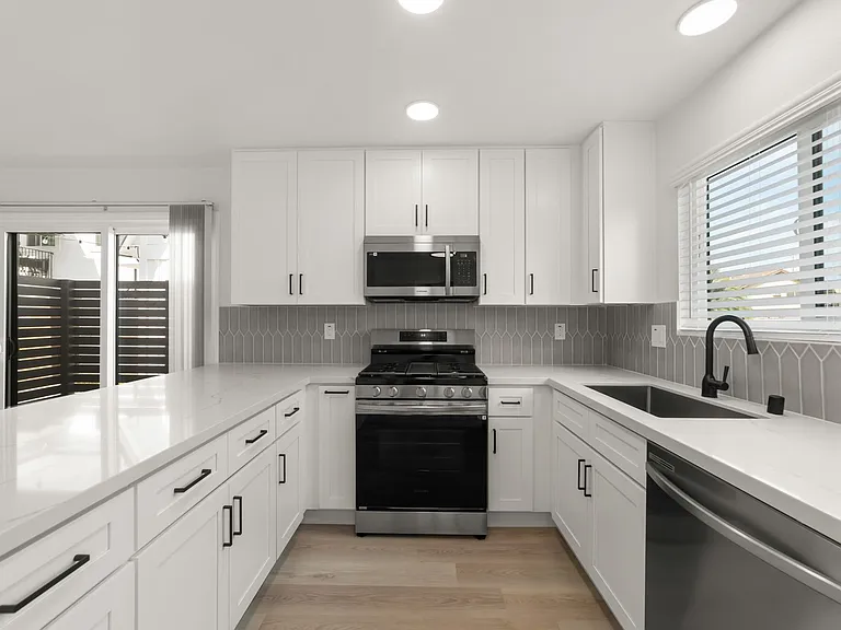 OPEN HOUSE THIS SATURDAY! The Ranch: Newly renovated 1 bed in normal heights with in-unit washer/... — Photo 2