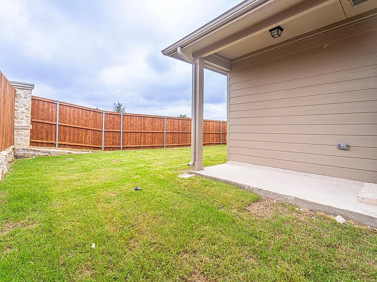 3305 Shortgrass Ln — Photo 25