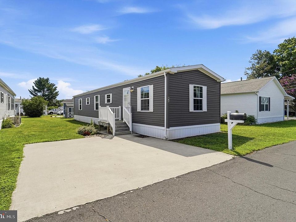 1st image of 44 Kennedy Dr