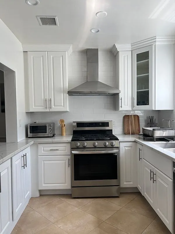 2 bed, 1.0 bath, 950 sqft, $3,300 — Photo 3