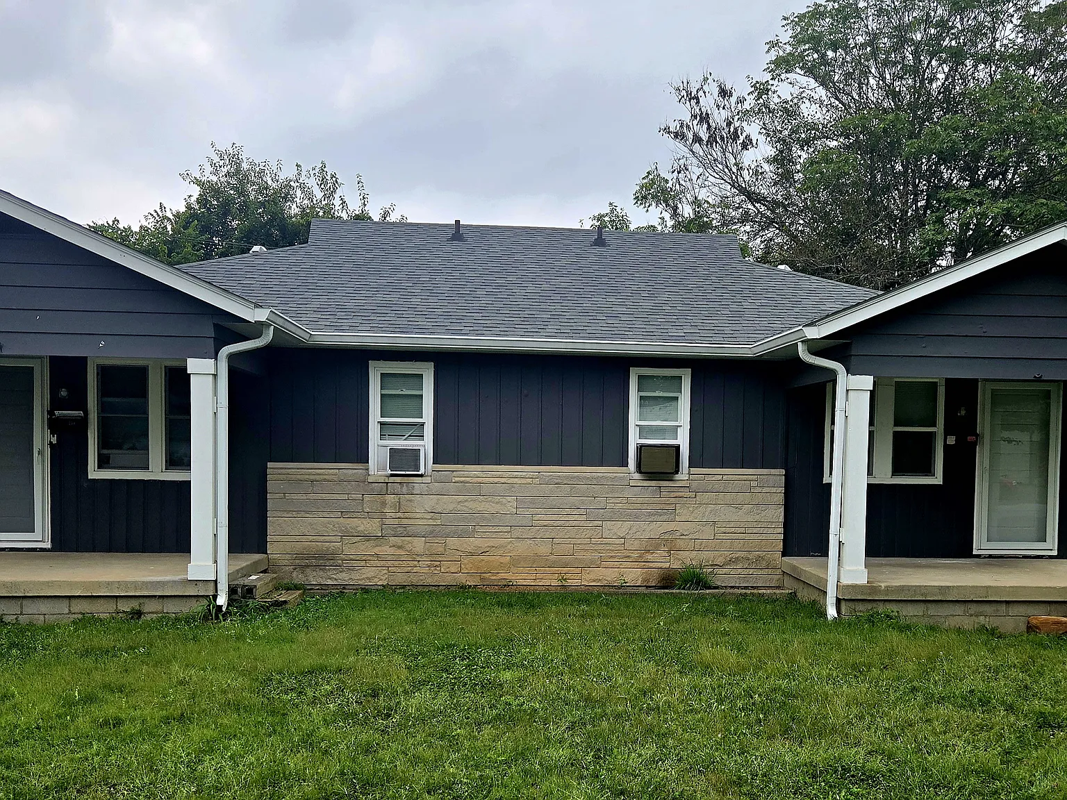 2 bed, 700 sqft, $1,100 — Photo 1
