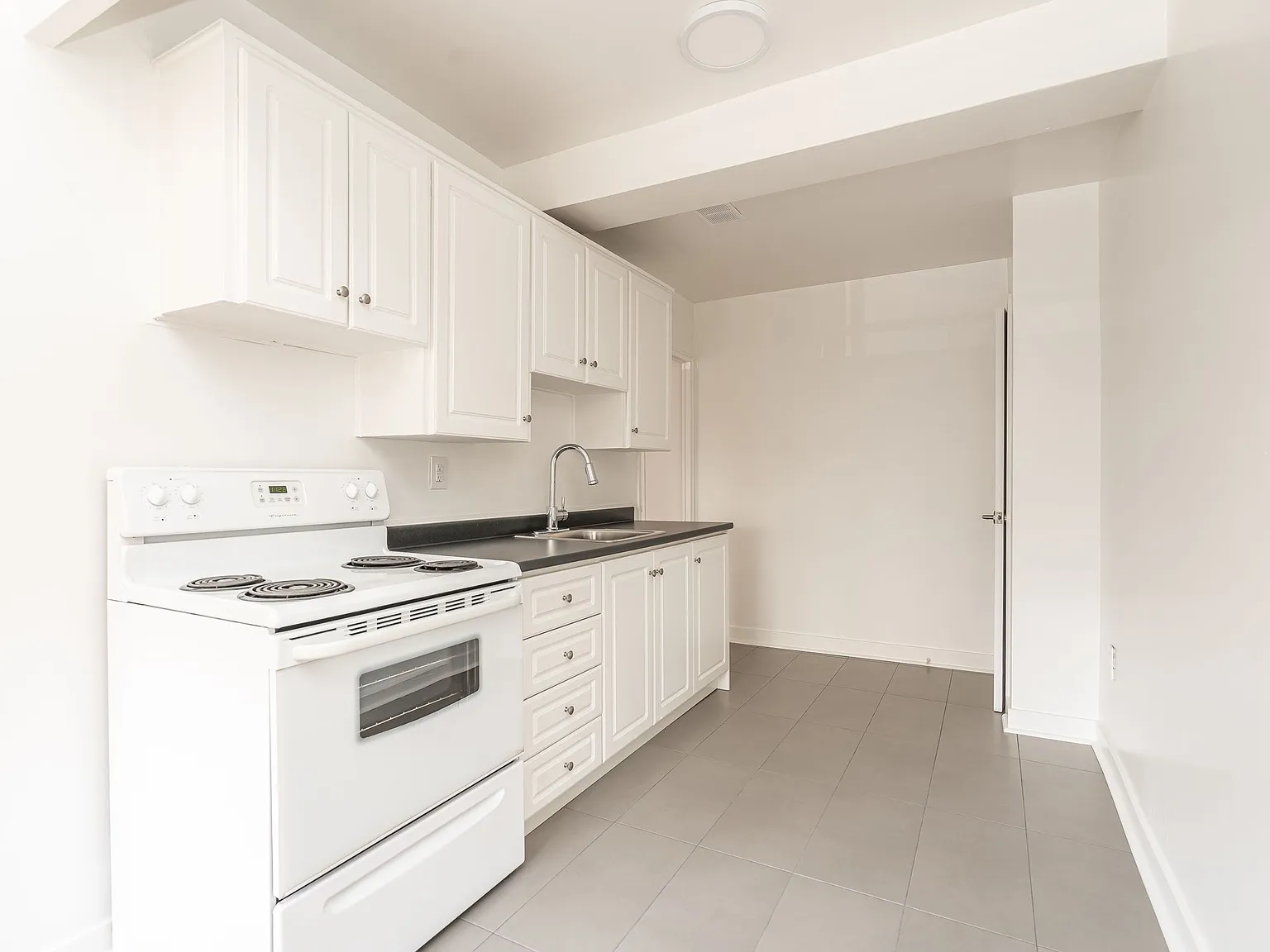 5 Mallory Gardens — Photo 2