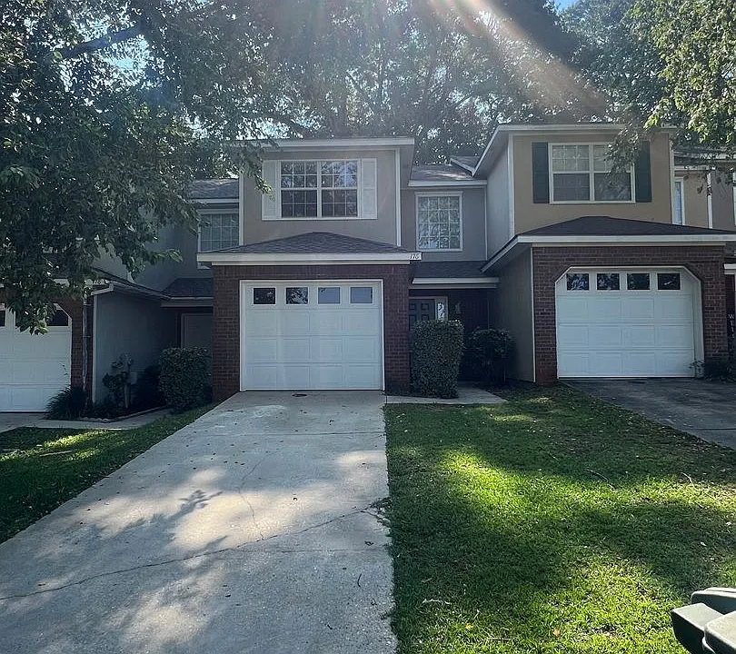 176 Woodmere Dr