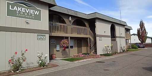 2nd image of 10214 Lakeview Ave SW #0B-1Ba-450Sqft
