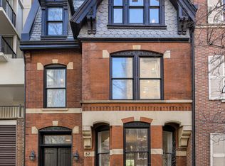 57 E Division St, Chicago, IL 60610