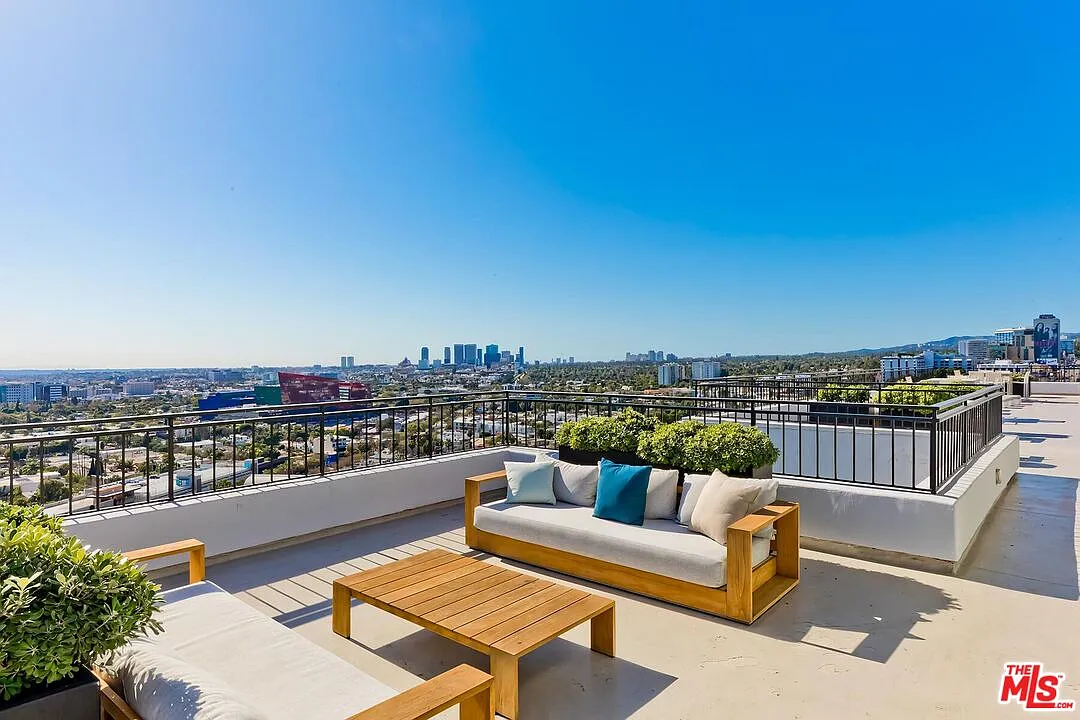 1 bed, 1.0 bath, 1000 sqft, $5,495 — Photo 1