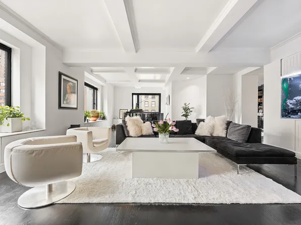 1045 Park Avenue 10 image 2 of 16