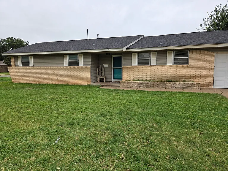 1820 N Flamingo Ln — Photo 1