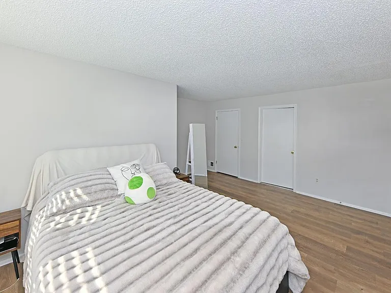 250 Larch Ln #250 — Photo 15