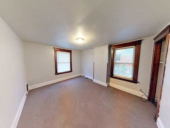 5th image of 2424 W Clifton Ave