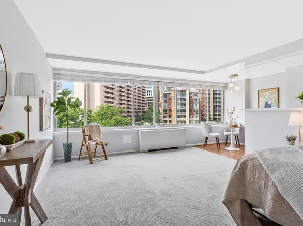 1210 N Taft St APT 909, Arlington, VA 22201